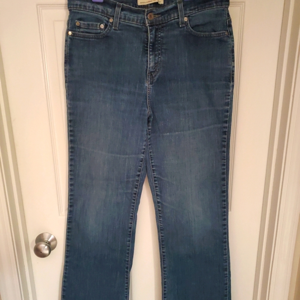Levi's Womens 512 Perfectly Slimming Bootcut, 12M